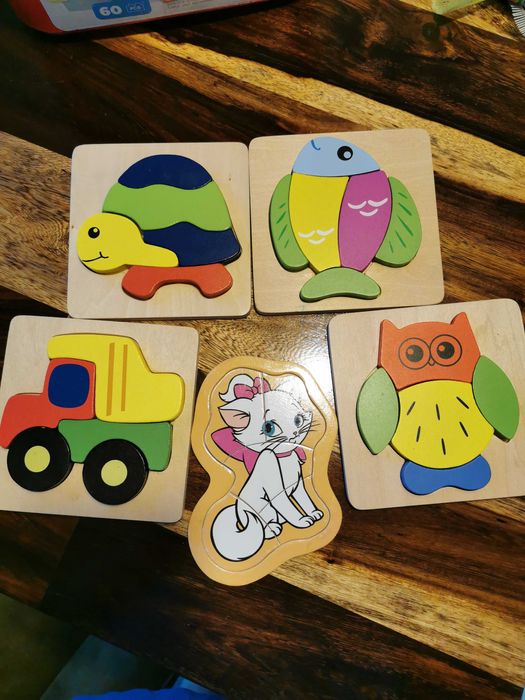 Дървени занимателни играчки.