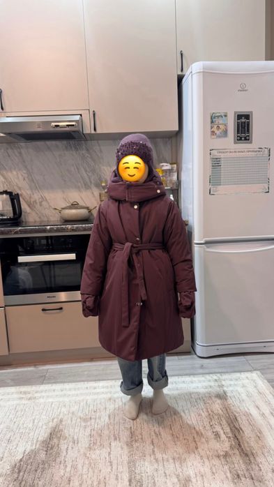 Продам зимний пуховик для девочки