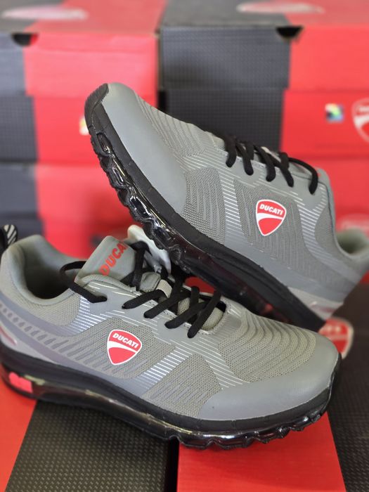 Ducati мъжки маратонки 89лв.