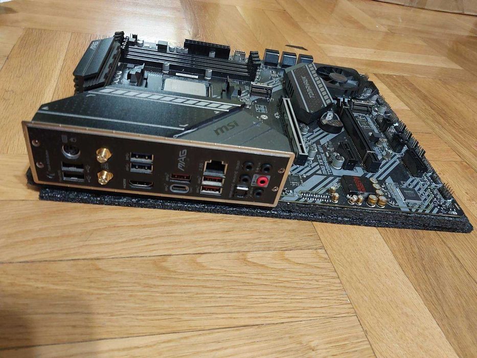 AMD Ryzen 9 5950X + MSI X570 Tomahawk Wi-Fi