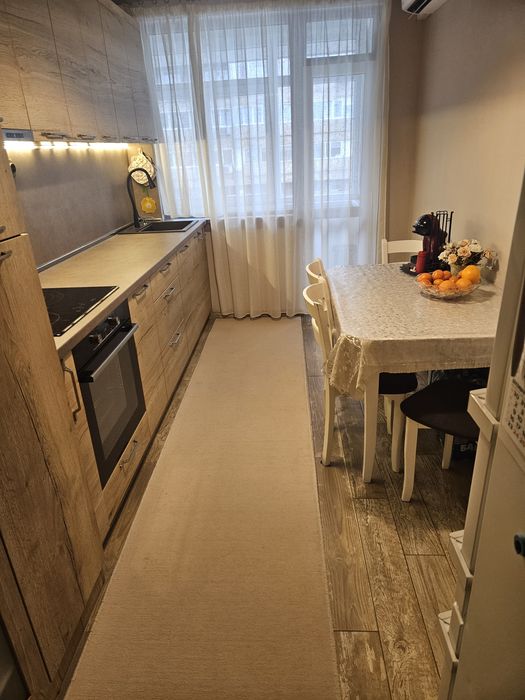 Продавам се 4-ри стаен ап.идеален център с паркове място без посредник