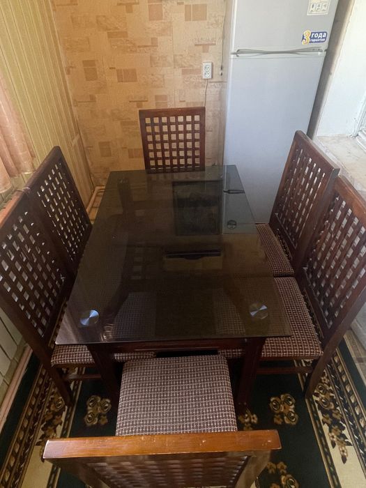 Продается стол с стульями