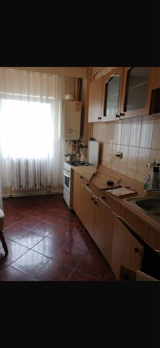 Inchiriez apartament cu 3 camere