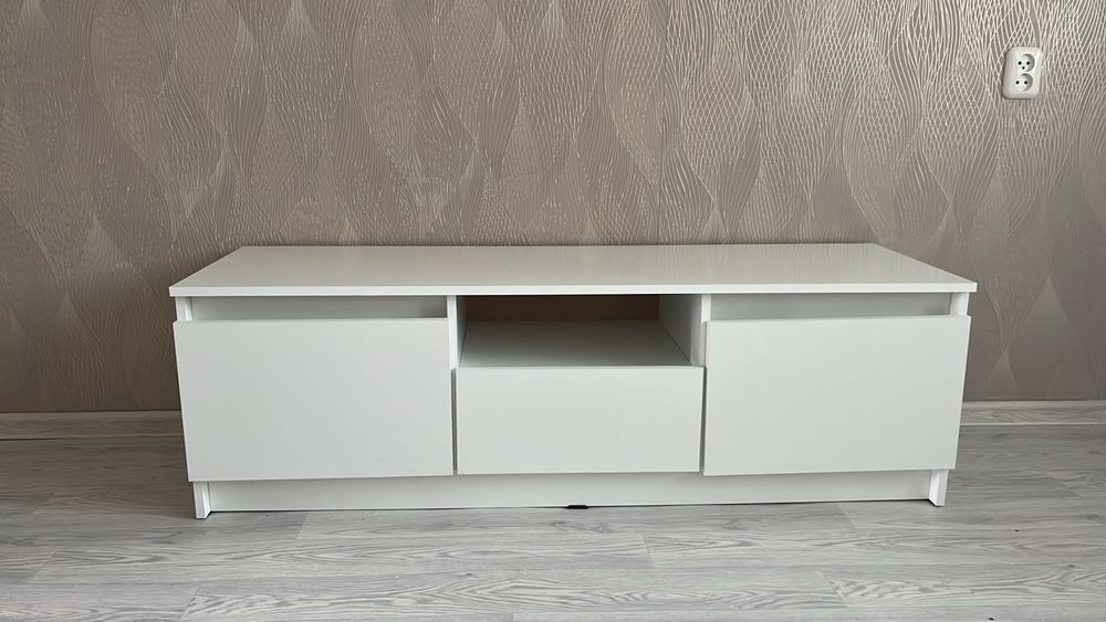 Напольная тумба под телевизор