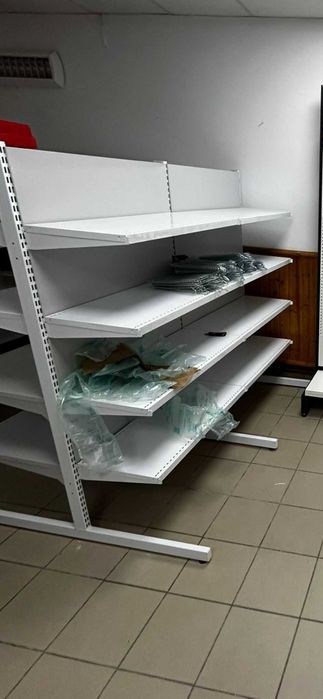 Rafturi magazin – 15 metri liniari – panouri spate neperforate