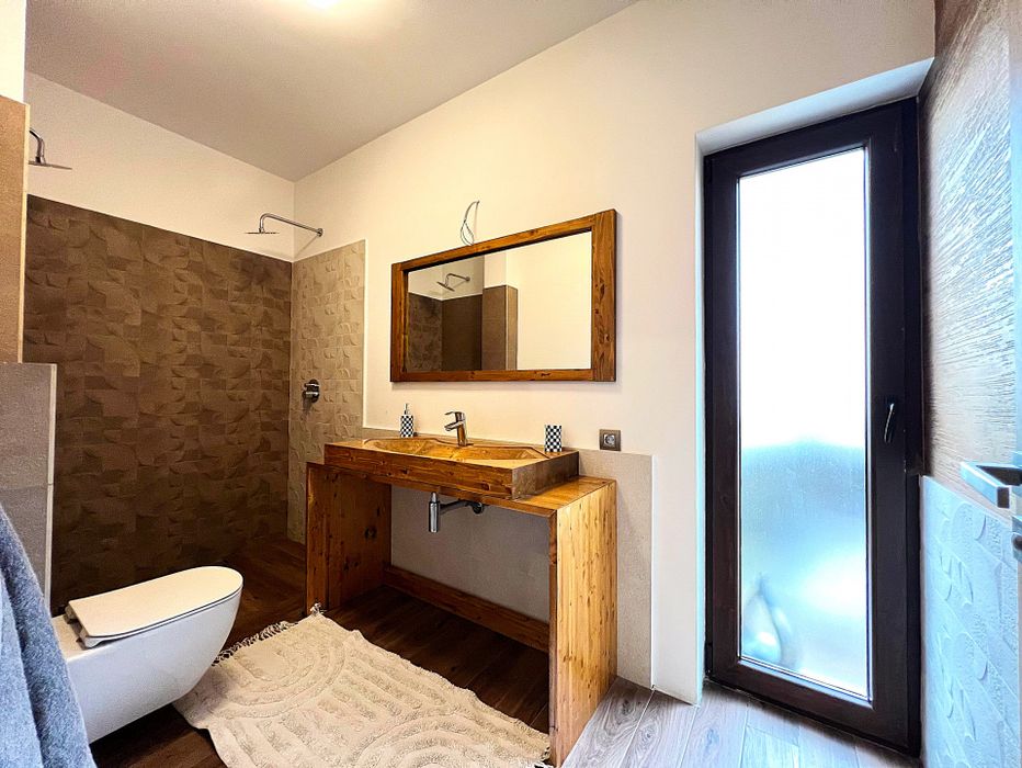 Apartament lux in vilă + curte + piscina / jacuzzi / sauna