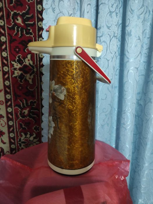 Продаю Термос 3л с помпой