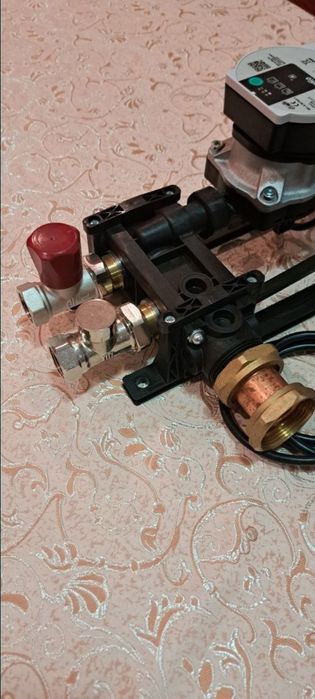 Циркулационна Електрическа помпа WILO PARA KU 15/6-43 /SC + Колектор