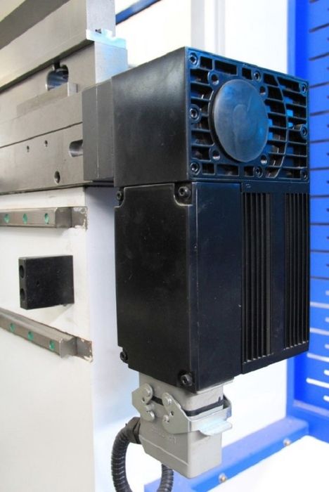 Гидравлический листогибочный пресс IRONMAC HPB-C