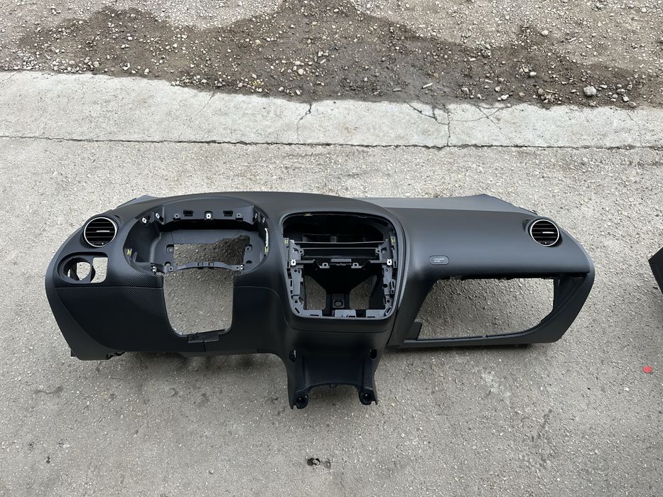 Табло със десен Airbag за Сеат Алтеа