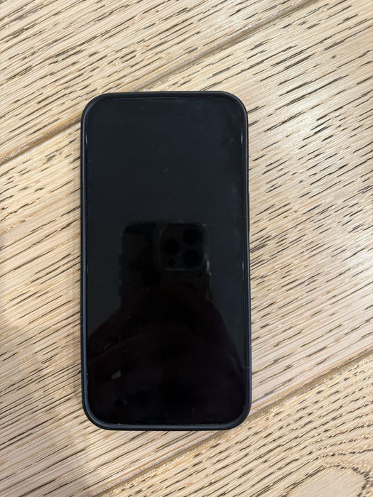 Айфон 13 про с чехлом prada