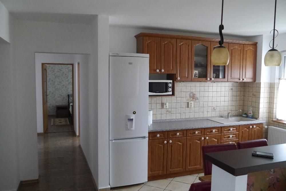Inchiriez apartament cu 3 camere