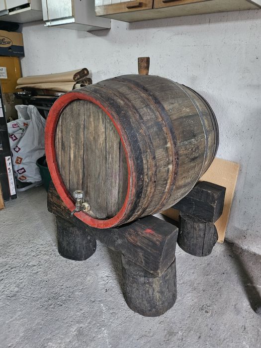 Butoi de vin , din stejar 300 litri