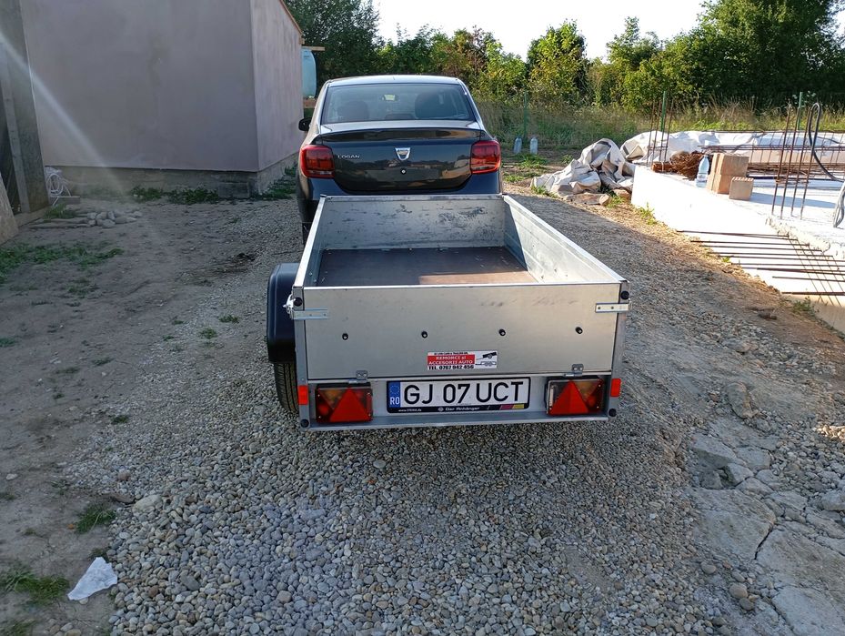 Vând Dacia Logan
