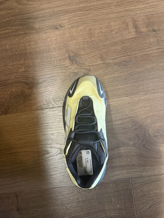 Дамски маратонки YZY 700 MNVN Adidas