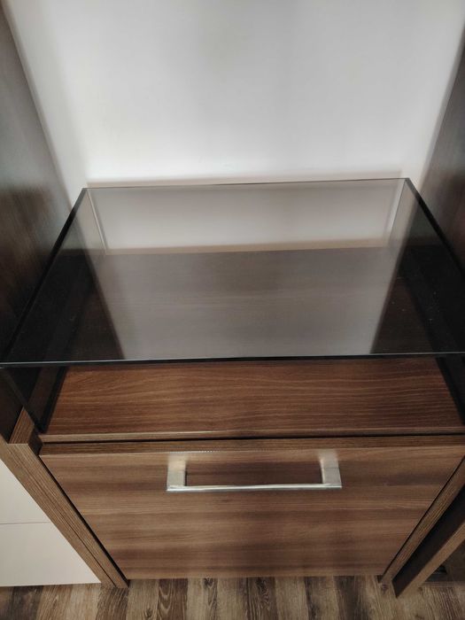 Turn cu vitrina si Noptiera cu sticla securizata LEMS