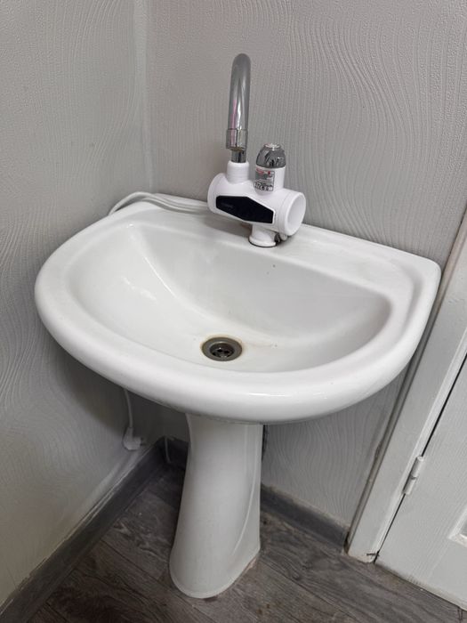 Раковина с пьедисталом