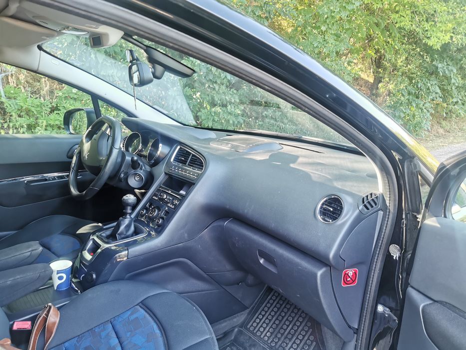 Пежо 5008 2012г.