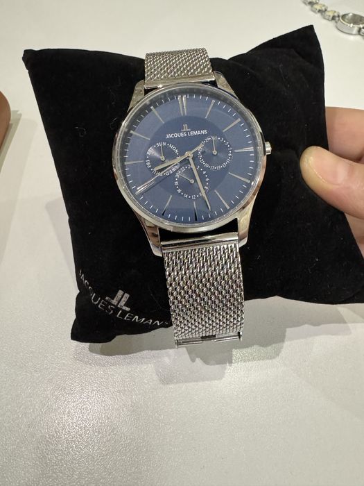 Наручные женские часы