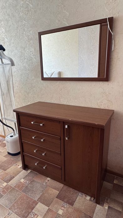 Комод с зеркалом