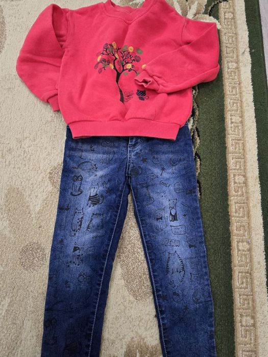 Джинсы и кофта на девочку 3-4 года