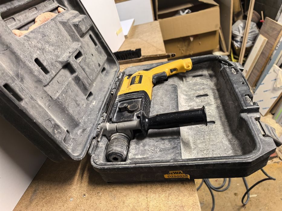 Перфоратор DeWalt