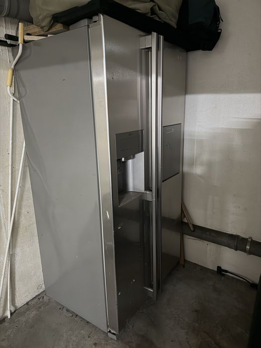 Frigider side by side
