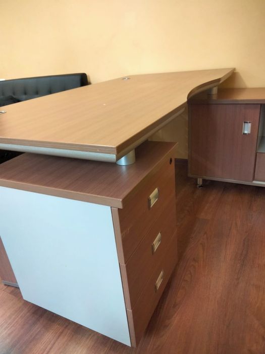 Продам стол офисный