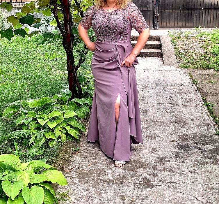 Rochie elegantă, potrivită pentru un botez sau nuntă.