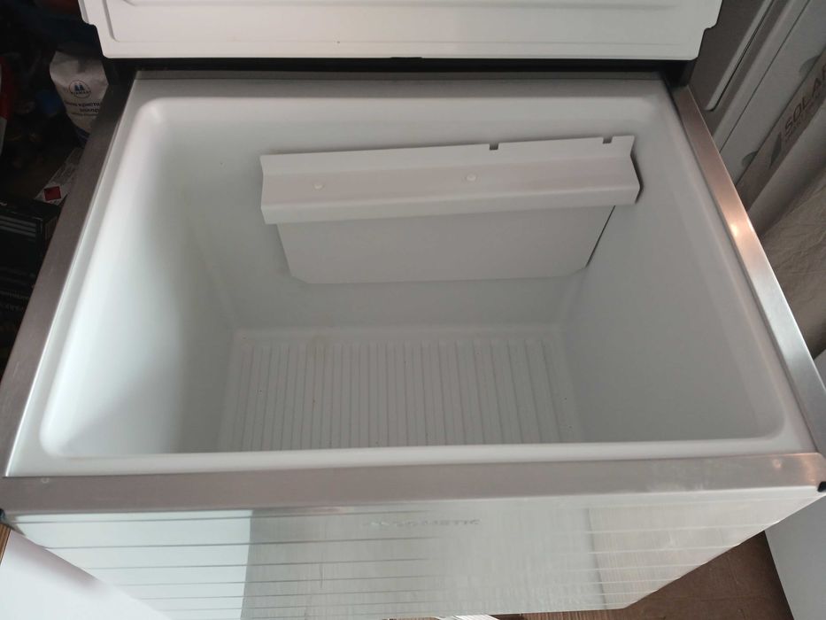 Хладилник Dometic на газ ,12 и 220v