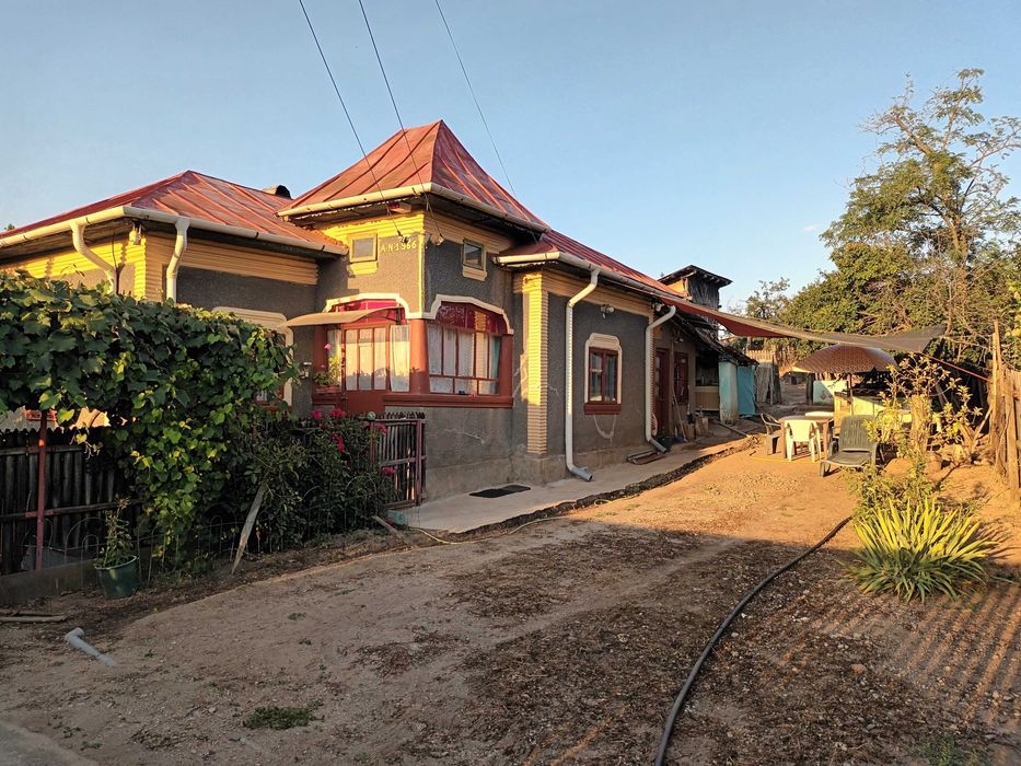 Gospodărie completă: Casă cărămidă, curte, livadă + Teren intravilan inclus