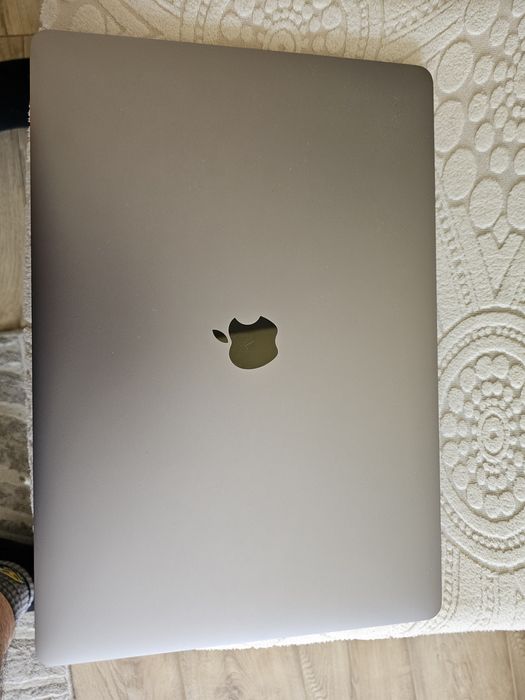 MacBook Pro 15 (2018) - i9 / 32GB RAM / Space Gray