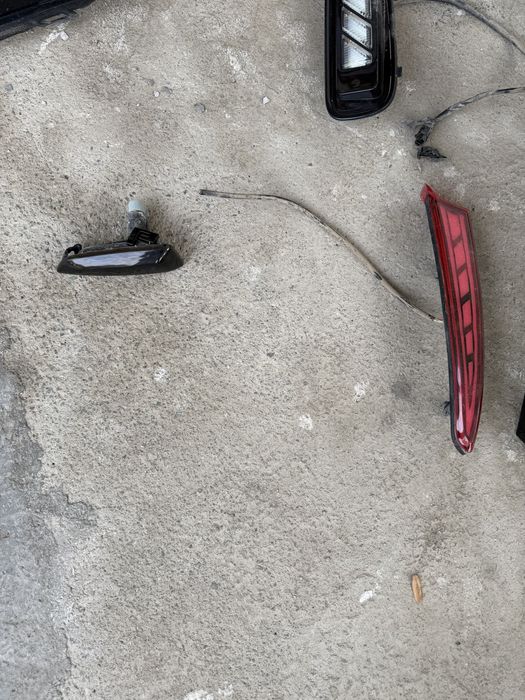 Monza black piano detallar-emblema