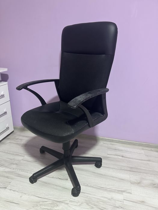 Бюро за маникюрист стол и шкаф