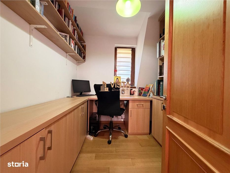 Casa tip duplex, zona Centru