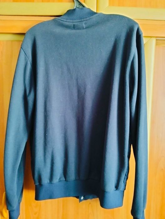 Продам бомбер fila