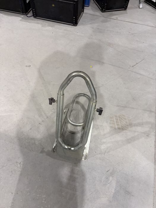 Стойка за мотори