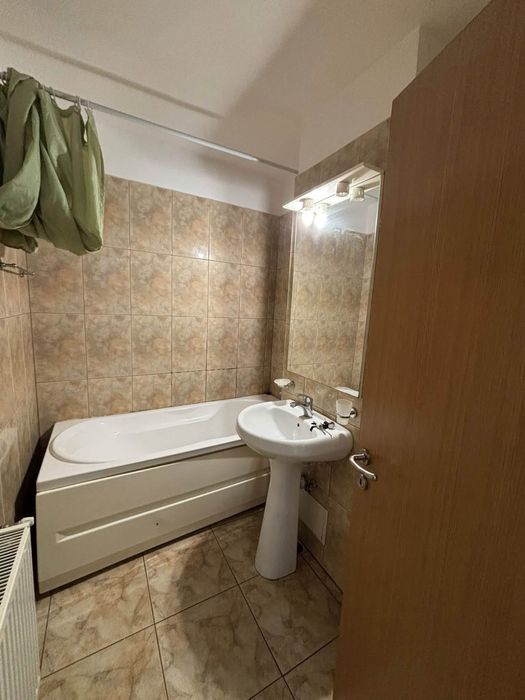 Inchiriez apartament/regim hotelier