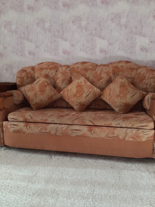 Диван с двумя креслами