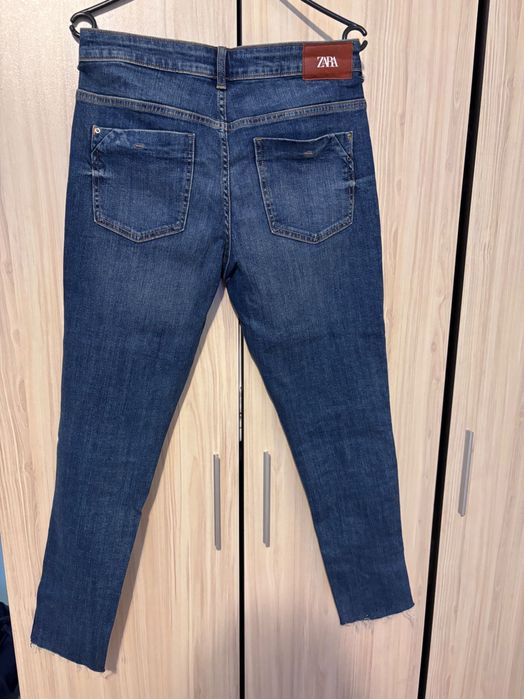 Тъмно сини дънки Zara