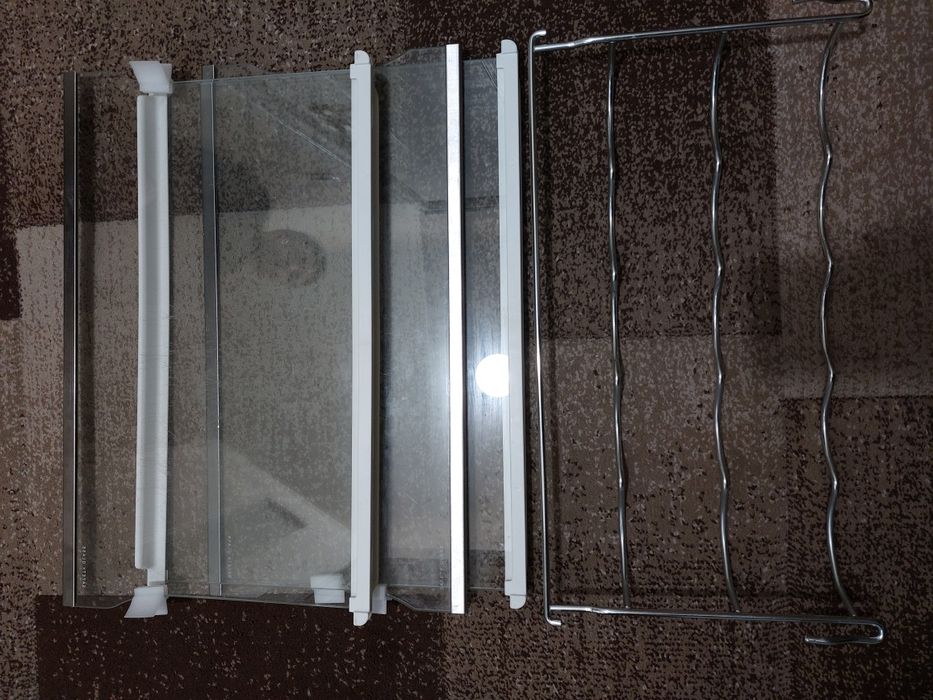 Чекмеджета, стъкло и рафт за бутилки за комбиниран хладилник Electrolu