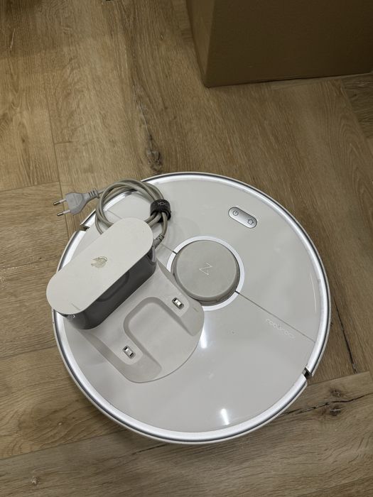 Робот-пылесос продам