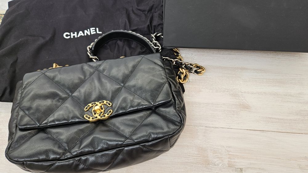 Chanel 19 handbag