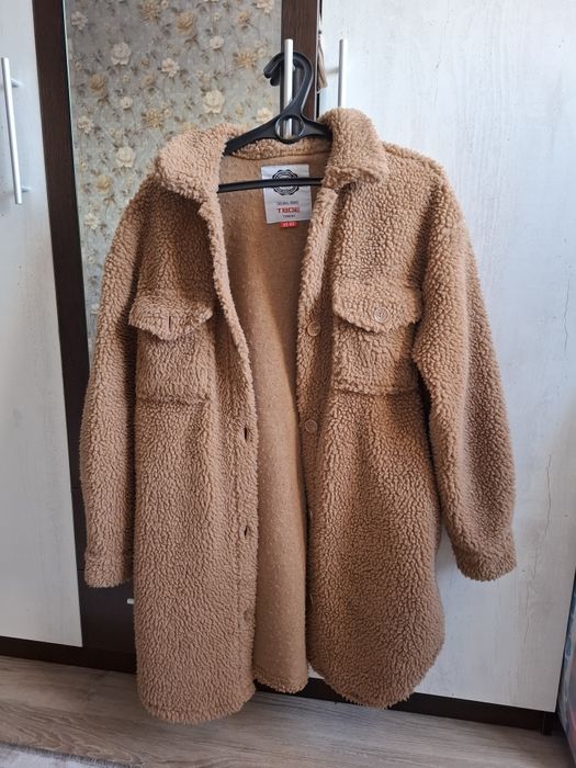 Два пальто, кофта и свитер