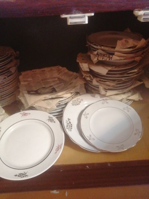 Продам тарелки разные.