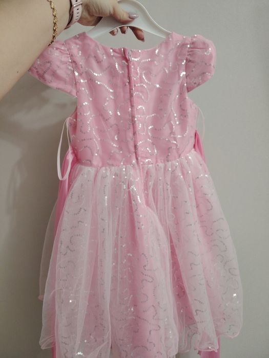 Продам платья нарядные