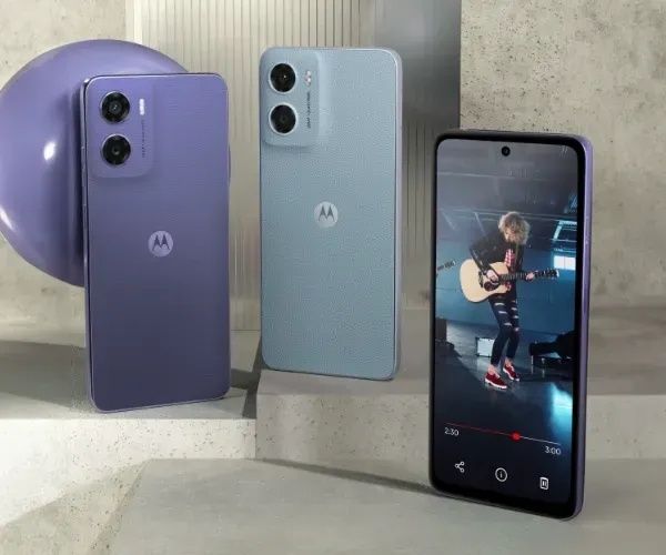 Vând telefon motorola E15  culoarea mov