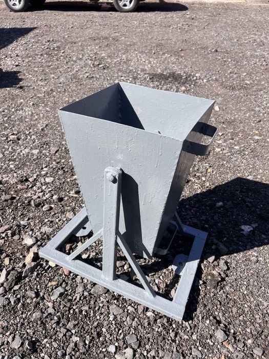 Уличная металлическая урна