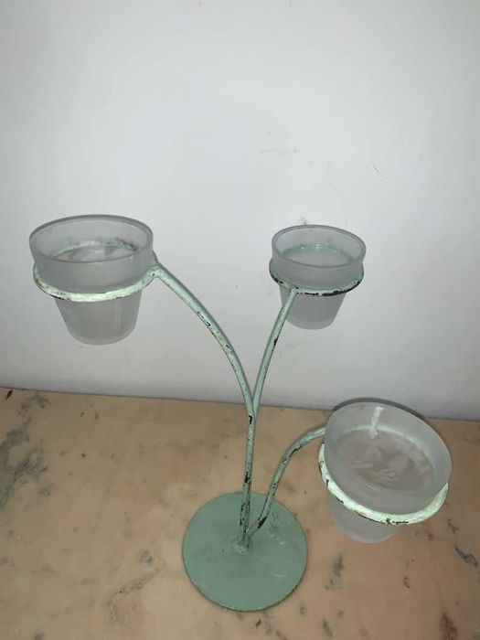 Suport de trei lumanari din fier si pahare de sticla decor