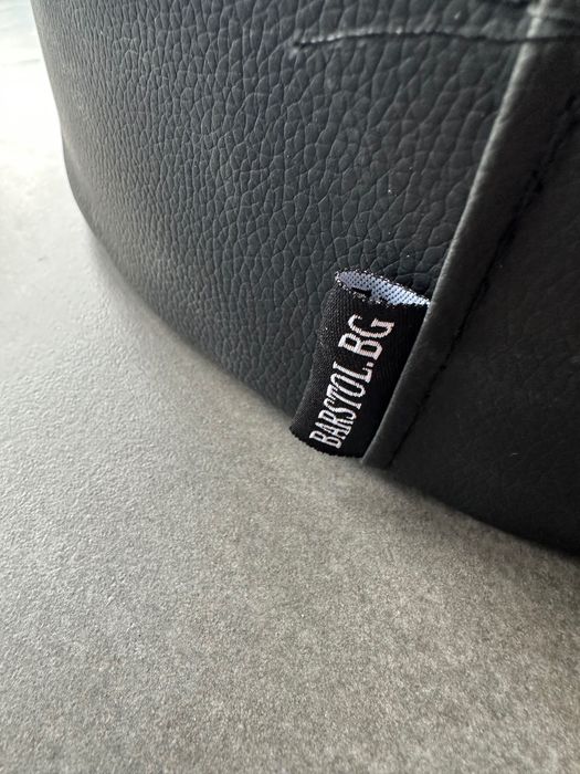 Черна кръгла седалка за бар стол